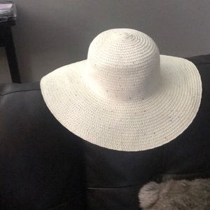 Floppy hat for sun and perhaps Kentucky Derby 🐎